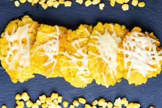 Τηγανίτες με τσένταρ και καλαμπόκι