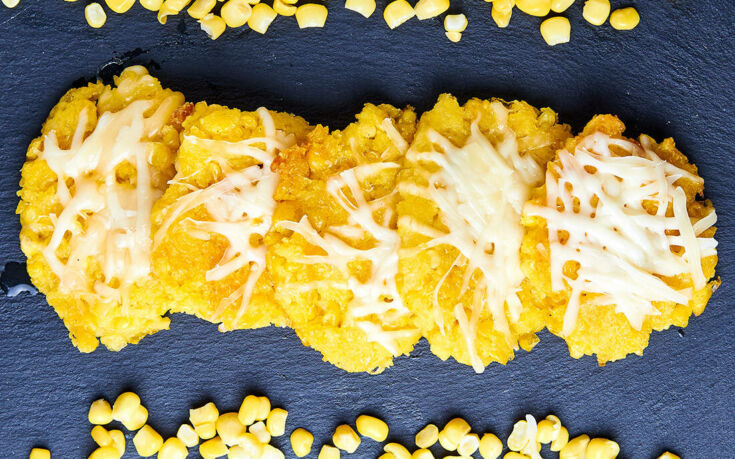 Τηγανίτες με τσένταρ και καλαμπόκι