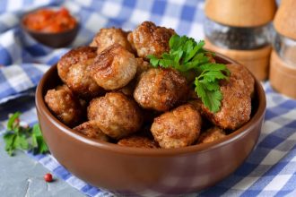 Αφράτα κεφτεδάκια με ούζο