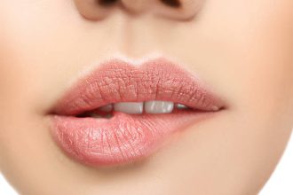 To βήμα "κλειδί" για να γλιτώσετε από τα σκασμένα χείλη