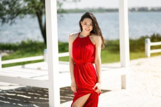 Τα τρία χρώματα που θα φορεθούν το καλοκαίρι