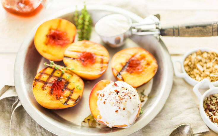 Ψητά ροδάκινα με κρέμα τυριού