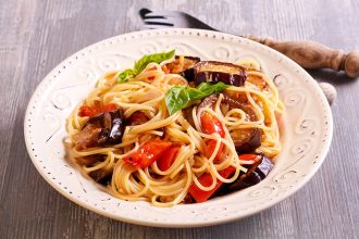 Σπαγγέτι με μελιτζάνες και κολοκυθάκια