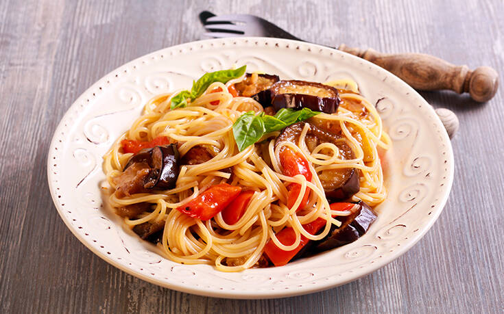 Σπαγγέτι με μελιτζάνες και κολοκυθάκια