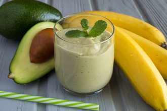 Smoothie με μπανάνα και αβοκάντο