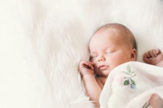 Ύπνος μωρού – 8 συμβουλές για «όνειρα γλυκά» και με ασφάλεια