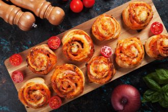 Ρολάκια πίτσας με γεύση μπάρμπεκιου κοτόπουλο