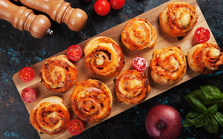 Ρολάκια πίτσας με γεύση μπάρμπεκιου κοτόπουλο