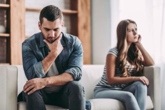 Πώς συνεχίζουμε τη σχέση μας μετά την απιστία;