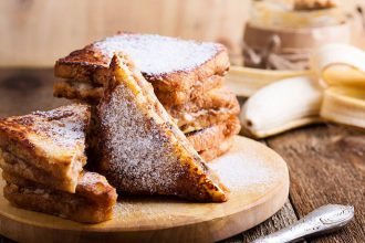 Τοστ με μπανάνα και φυστικοβούτυρο