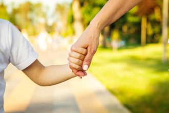 Πώς μπορείς να βοηθήσεις ένα παιδί με διπολική διαταραχή