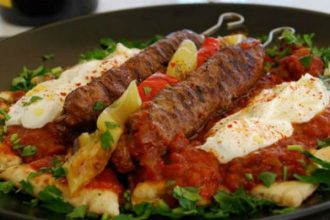 Το καλό κλίμα, τα χαμόγελα και το γεύμα με «κεμπάπ»