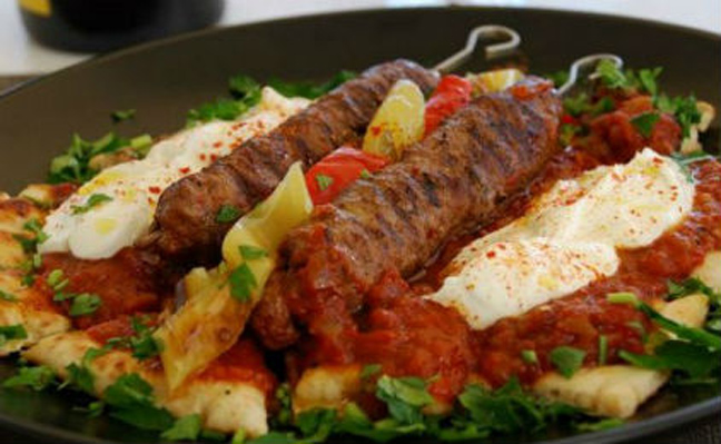 Το καλό κλίμα, τα χαμόγελα και το γεύμα με «κεμπάπ»