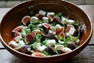 Σαλάτα με φέτα, σύκο και μέντα