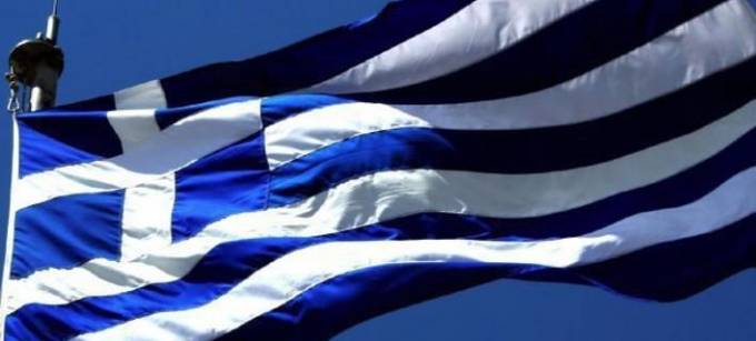 Πάτρα: Πουλούσαν στο δρόμο Ελληνικές Σημαίες...