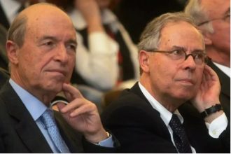 Πένθος για τον Κώστα Σημίτη – Πέθανε ο αδελφός του Σπύρος Σημίτης