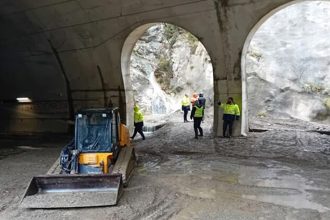 Κλειστή παραμένει η σιδηροδρομική γραμμή Θεσσαλονίκης – Αθήνας στη σήραγγα των Τεμπών