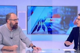 Χαμός στον αέρα με Πορτοσάλτε – Σβέρκο: «Μπροστά στον Τσίπρα είστε γατάκια» – «Κάθεσαι κλαρίνο στον Γεωργιάδη»