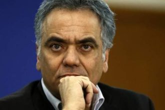 Δύσκολες ώρες για τον Πάνο Σκουρλέτη