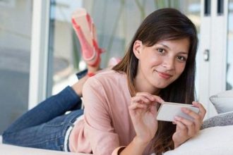 Πώς το κινητό μπορεί να βλάψει τα δόντια σας