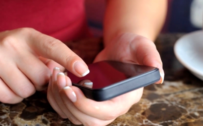 Χρήση κινητού στην εγκυμοσύνη - Τι δείχνει νέα έρευνα