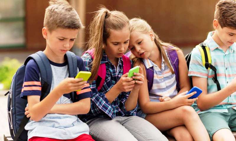 Η ανήσυχη γενιά Ζ: Ένας ψυχολόγος αναλύει το ρόλο των smartphone στο άγχος των παιδιών