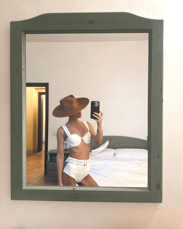 Summer mani: Το κομψό μανικιούρ που θα θέλεις να φοράς όλο το καλοκαίρι