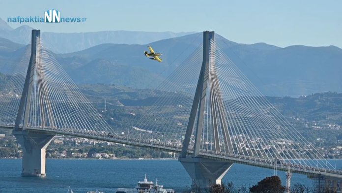 Ναύπακτος - Έσβησε η μεγάλη φωτιά στον Πλατανίτη - Εικόνες με τα αεροσκάφη πάνω από τη Γέφυρα Ρίου Αντιρρίου πριν ρίξουν νερό! ΒΙΝΤΕΟ - ΦΩΤΟ