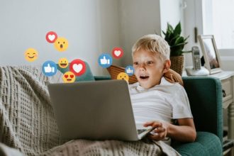 Μειώνουμε το χρόνο που περνούν τα παιδιά στα social media