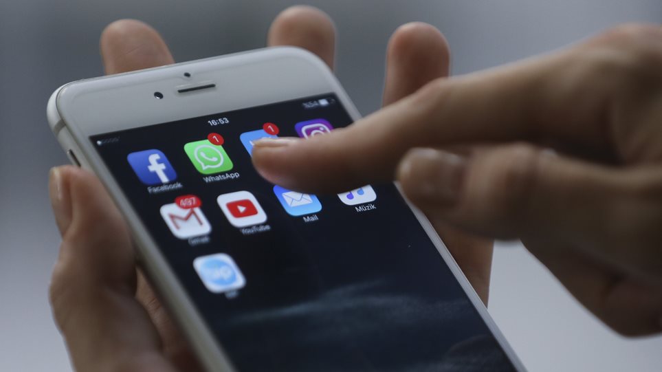 Τα κορίτσια είναι πιο ευάλωτα στα social media από τα αγόρια