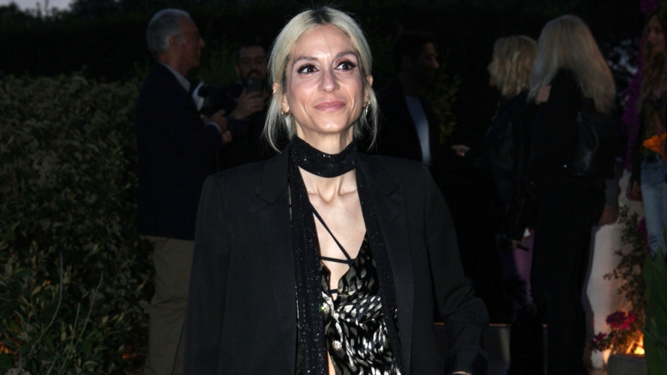 «Είμαι ζωντανή» έγραψε η Σοφία Καρβέλα μετά το εξιτήριο από το νοσοκομείο