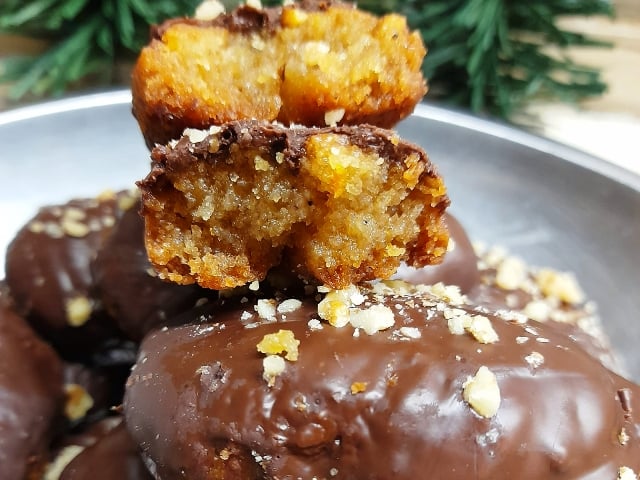 Σοκολατένια μελομακάρονα με κονιάκ