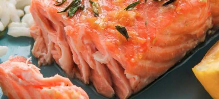 Σολoμός με λεμόνι και θυμάρι