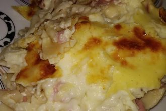 Σουφλέ με φιογκάκια και μπεσαμέλ