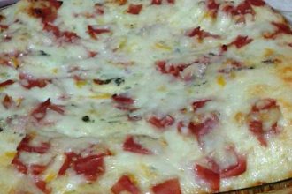 Σουφλέ με ψωμί του τοστ τυρί και ζαμπόν