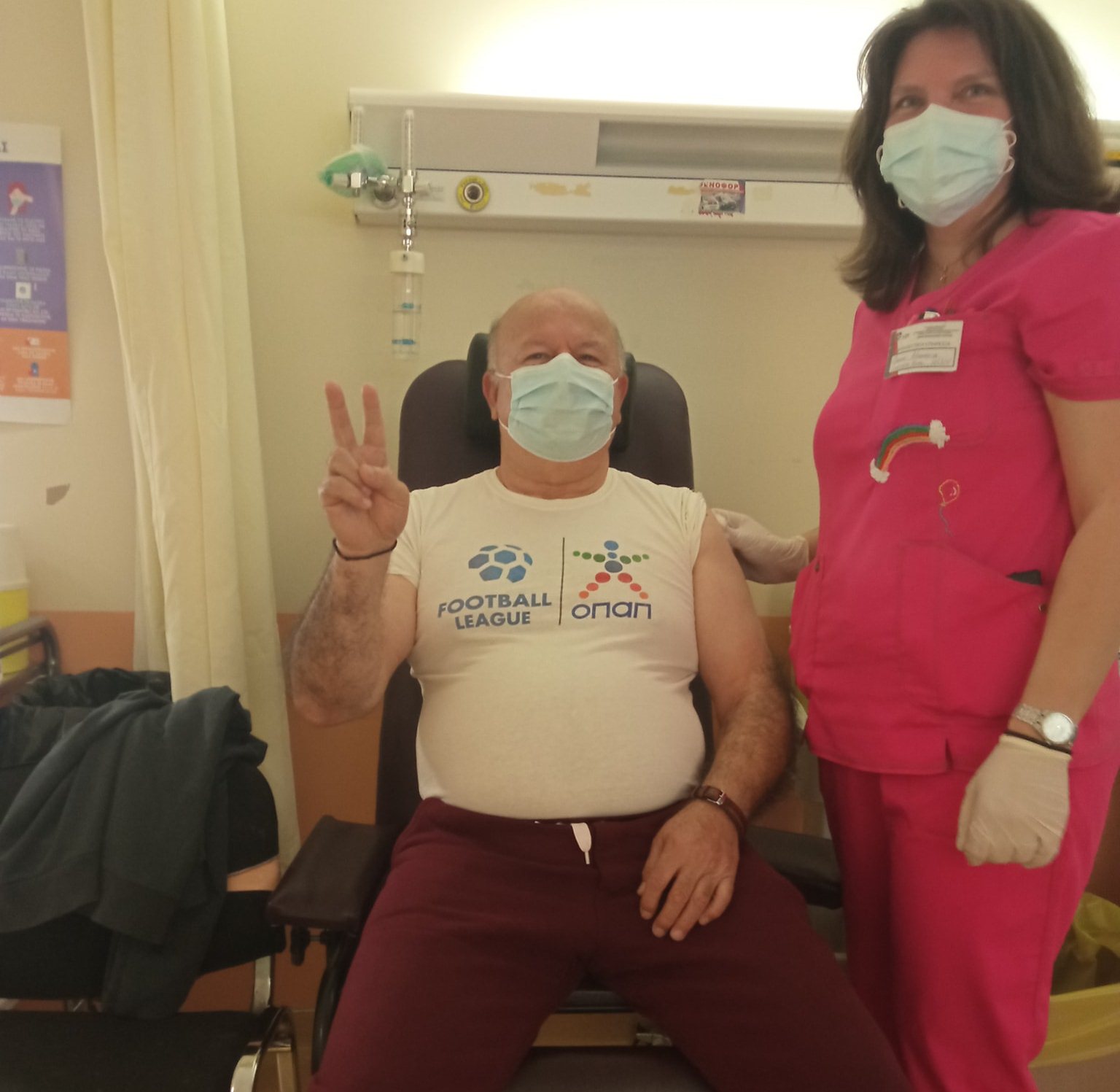 Σουγλέρης: "Υποχρέωση όλων μας, να εμβολιαστούμε"