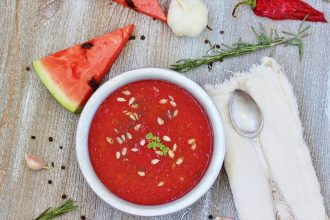 Φτιάξτε υπέροχη και δροσερή σούπα καρπουζιού