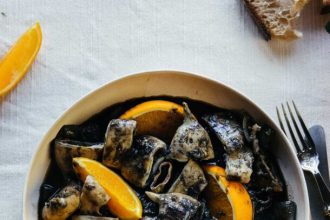 Σουπιές με πορτοκάλι και κρόκο Κοζάνης