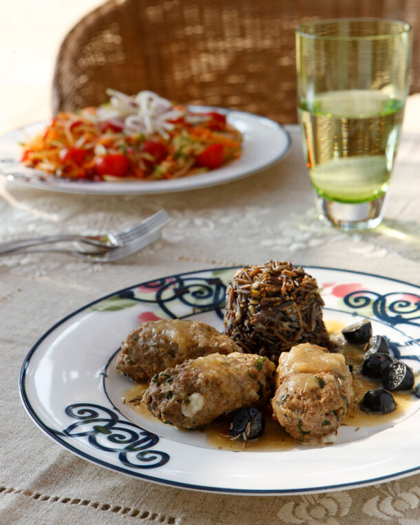 Σουτζουκάκια με σάλτσα κρασιού