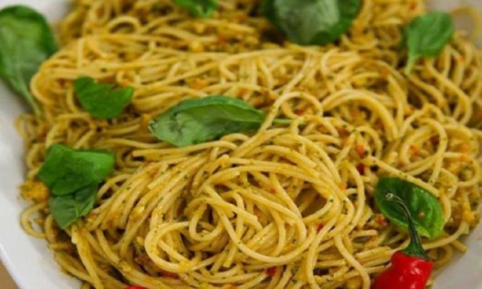 Μοναστηριακή μακαρονάδα με πέστο αμυγδάλου!