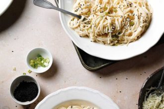 Σπαγγετάδα με σάλτσα 4 τυριά αλά ελληνικά