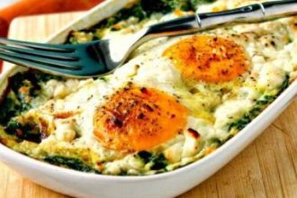 Σπανάκι με αυγά και φέτα στο φούρνο