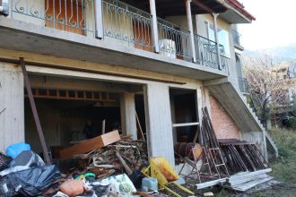 Εύβοια: «Τον σκοτώσαμε με το μαξιλάρι και τον πετάξαμε στη σκάλα» – Οι ανατριχιαστικές καταθέσεις των παιδιών που δολοφόνησαν τον πατέρα τους