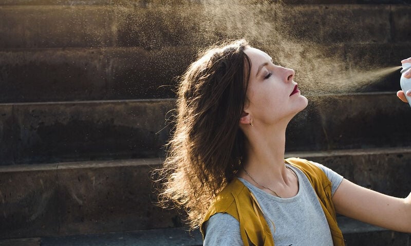 Ενυδατικά σπρέι προσώπου: Τι πρέπει να προσέξετε