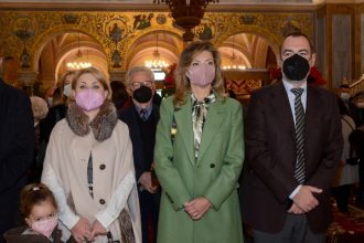 Στην Χριστουγεννιάτικη λειτουργία η Βίβιαν Σαμούρη