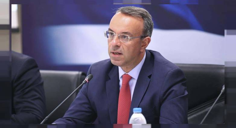 Λαμία: Τίμησαν τον Χρήστο Σταϊκούρα και του δώρισαν μια γκλίτσα