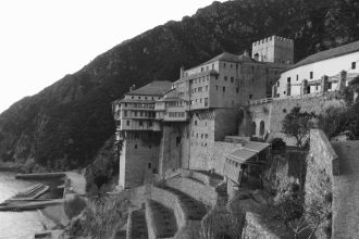 Πρώην δημοτικός σύμβουλος στο "Μπαλκόνι του Θεού" στο Άγιο Όρος - ΦΩΤΟΓΡΑΦΙΕΣ