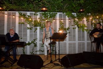 Για δεύτερο Σαββατόβραδο η Χρυσούλα Στεφανάκη μάγεψε στο Royal!