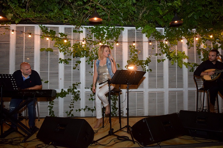 Για δεύτερο Σαββατόβραδο η Χρυσούλα Στεφανάκη μάγεψε στο Royal!