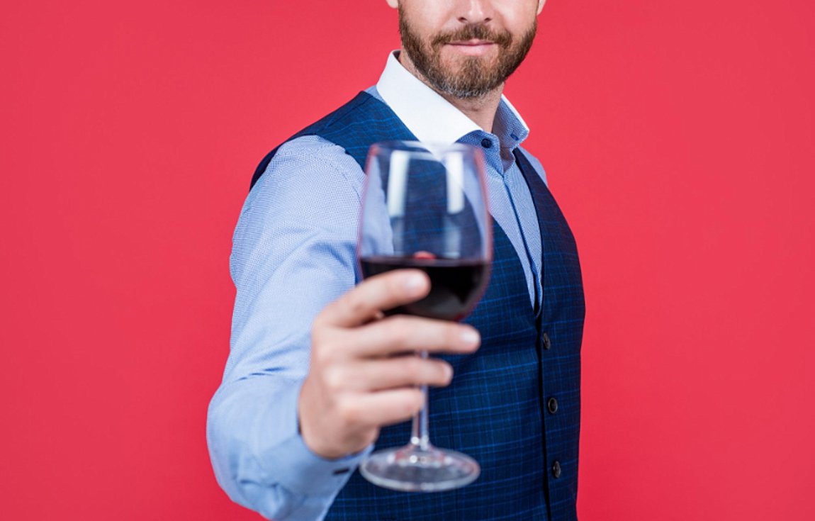 Αλκοόλ: 4 άγνωστα και απρόσμενα οφέλη από την κατανάλωσή του